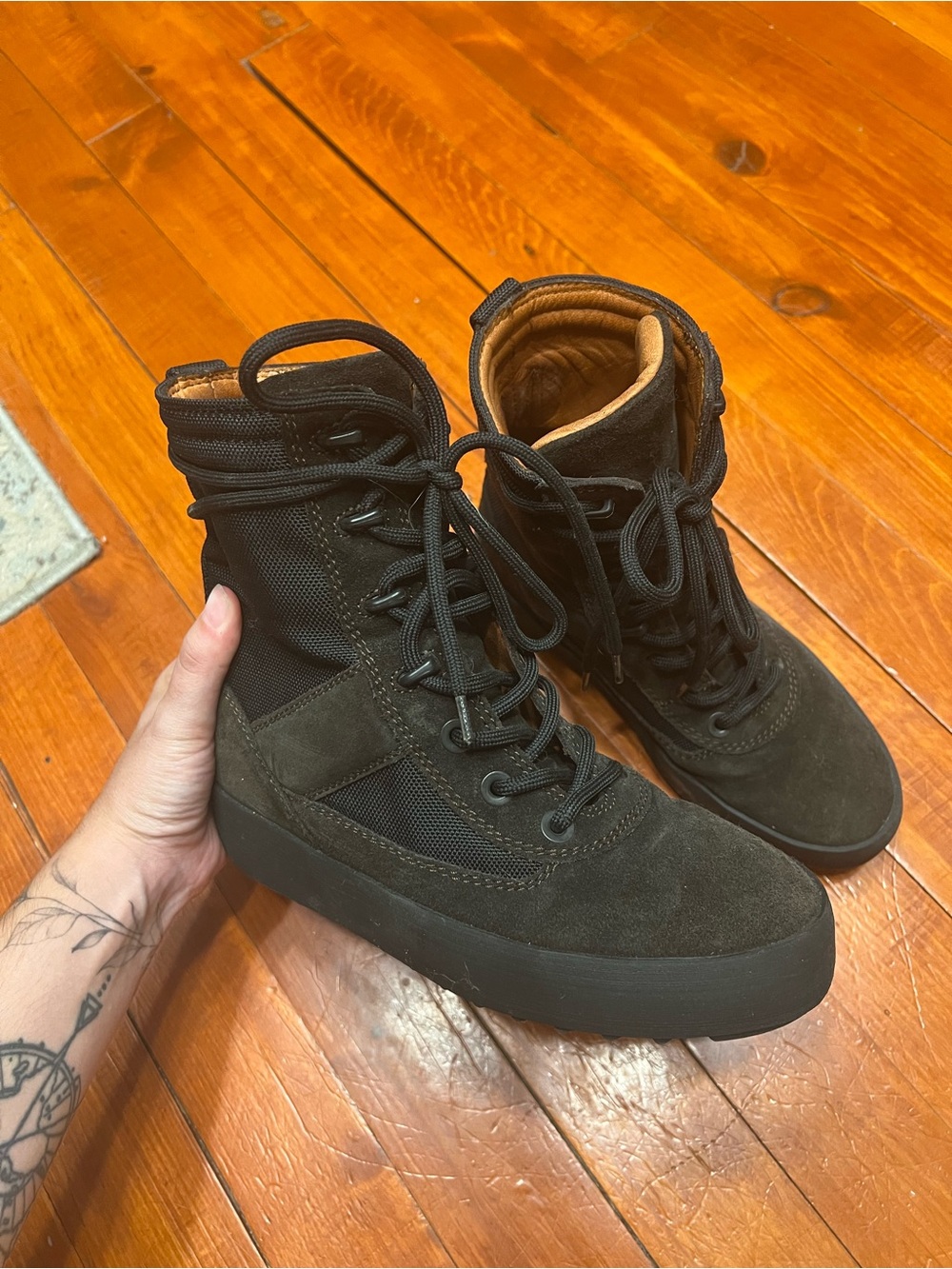 Women’s Yeezy Season 3 Onyx Boots - Picture 2 of 4